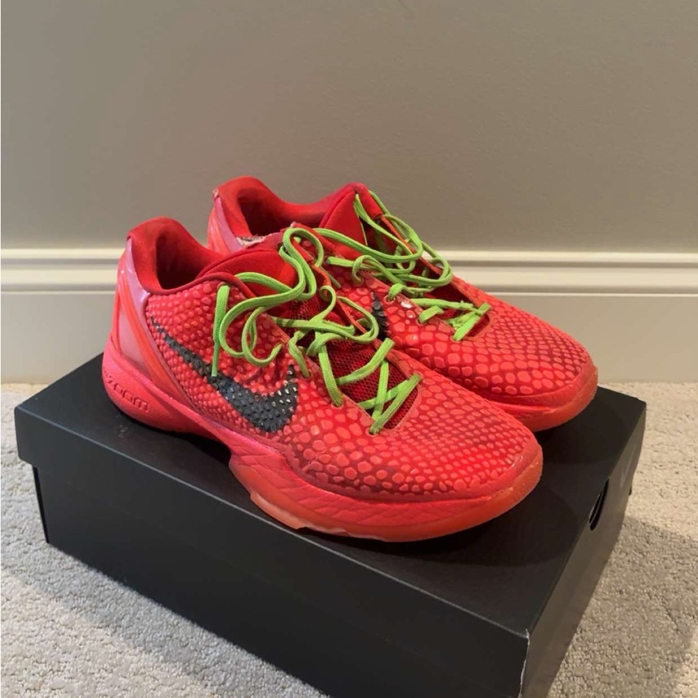 Men’s Size 11 Kobe 6 reverse grinch